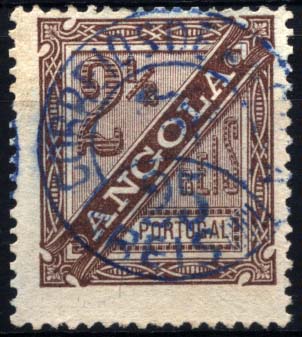 1498.jpg -     Lote:    1498            Angola       Descrição:         1894 &mdash; Selo de 2 &frac12; reis da emissão de D. Carlos I tipo Diogo Neto, com sobretaxa. CE37, 25 s/ 2 &frac12; reis castanho, papel liso fino, denteado 13 &frac12;. Valor de catálogo &euro; 100,00.        *       Valor Base:     &euro; 25,00     Valor Venda:     Retirado     