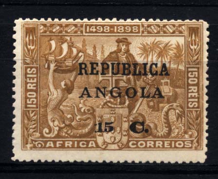 1502.jpg -     Lote:    1502            Angola       Descrição:         1913 &mdash; 4.º Centenário do Descobrimento do Caminho Marítimo para a Índia, com sobrecarga REPUBLICA e sobretaxa, sobre selos de África. CE125, 15C s/ 150 reis bistre. Selo com fenda no "A" (perna direita na intersecção do traço horizontal) de REPUBLICA". MR.        **       Valor Base:     &euro; 10,00     Valor Venda:     Retirado     