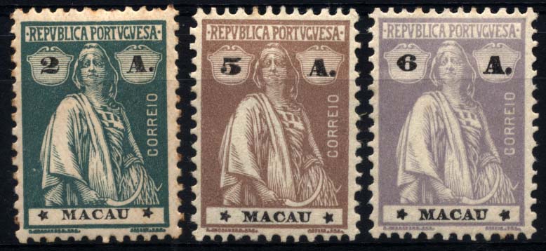 1608.jpg -     Lote:    1608            Macau       Descrição:         1913 &mdash; Ceres. CE212, 214 e 216, 2, 5 e 6 avos. Lote de 3 selos em denteado 12 x 11 &frac12;: selo de 2 avos com estrelas posição III/IV; selos de 5 e 6 avos não catalogados neste denteado.        **       Valor Base:     &euro; 30,00     Valor Venda:     &euro; 85,00     