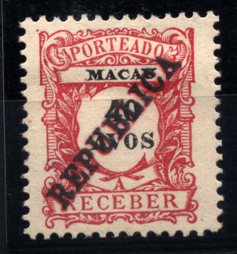 1648.jpg -     Lote:    1648            Macau       Descrição:         1914 &mdash; Porteado. Emissão de 1904, com sobrecarga REPUBLICA, tipografada localmente. CE31, 40 avos. Selo com dupla sobrecarga, uma a verde e outra a vermelho. Valor de catálogo &euro; 37,80.        *       Valor Base:     &euro; 20,00     Valor Venda:     &euro; 32,00     