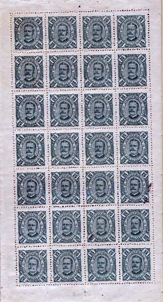 1661.jpg -     Lote:    1661            Moçambique       Descrição:         1893/94 &mdash; D. Carlos I tipo Diogo Neto + D. Manuel II. Lote de 3 folhas completas de 28 selos: CE33, 25 reis verde, denteado 12 &frac12;; CE34, papel pontinhado, denteado 12 &frac12; e CE122, 25 reis castanho, com goma original. Valor de catálogo &euro; 284,20.        ***/*       Valor Base:     &euro; 22,00     Valor Venda:     &euro; 32,00     