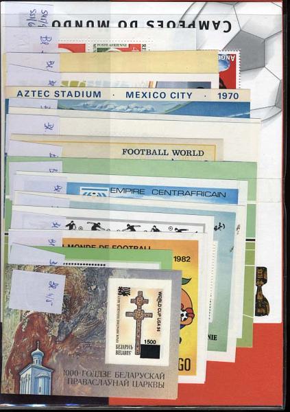 2026.jpg -     Lote:    2026                   Descrição:      Estrangeiro * Temática  - Mundial de Futebol.   Lote com 161 selos novos e diferentes, com 33 séries completas e 14 blocos no valor de catálogo de &euro; 265,00.        Lote       Valor Base:     &euro; 26,00     Valor Venda:     &euro; 34,00     