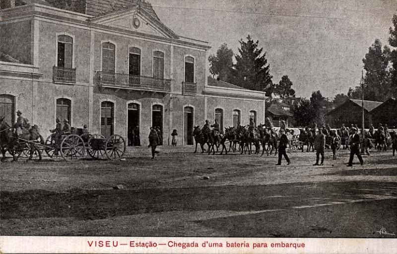 2242.jpg -     Lote:    2242      Lotes pelo Correio             Descrição:         Vizeu, Estação &mdash; Chegada de uma Bateria para embarque. Edição da "Tenda dos Artelheiros". Novo.        PI       Valor Base:     &euro; 7,00     Valor Venda:     &euro; 7,00     