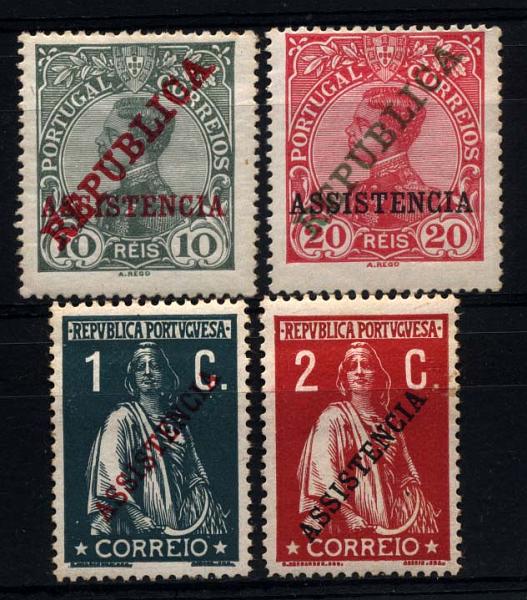 2446.jpg -     Lote:    2446      Lotes pelo Correio      Portugal       Descrição:         1911/12 &mdash; Imposto Postal * Assistência. D. Manuel II com sobrecargas + Ceres com sobrecarga. CE IP&frac14;. As duas séries completas. Um dos selos com ligeiros pontos de óxido. Valor de catálogo &euro; 58,50.        **       Valor Base:     &euro; 10,00     Valor Venda:     Retirado     
