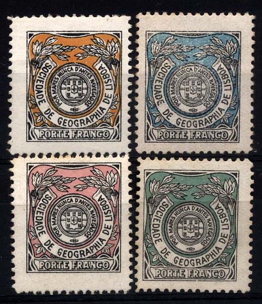 2451.jpg -     Lote:    2451      Lotes pelo Correio      Portugal       Descrição:         1922/27 &mdash; Porte Franco. Sociedade de Geografia de Lisboa. Emblema da Sociedade sem Coroa. CE5/7. Série completa. Um selo com mancha castanha no verso. Valor de catálogo &euro; 61,00.        **       Valor Base:     &euro; 8,00     Valor Venda:     &euro; 14,00     
