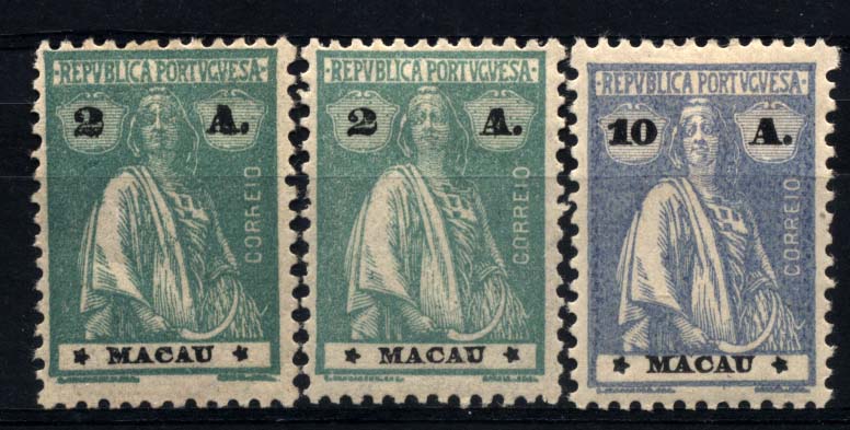 2493.jpg -     Lote:    2493      Lotes pelo Correio      Macau       Descrição:         1913 - Ceres. CE212 e 217. Lote de três selos: dois de 2 avos verde em papel liso, denteado 12 x 11 &frac12;, posição das estrelas III/IV + selo de 10 avos denteado 12 11 &frac12;, posição das estrelas III/IV. Valor de catálogo &euro; 14,70.        **       Valor Base:     &euro; 5,00     Valor Venda:     &euro; 5,00     