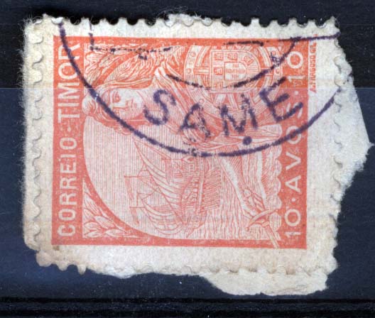 2563.jpg -     Lote:    2563      Lotes pelo Correio      Timor       Descrição:         Carimbos circulares datados. 1934 &mdash; Padrões. CE215, 10 avos. Selo com carimbo batido a violeta de "SAME".        O       Valor Base:     &euro; 3,00     Valor Venda:     &euro; 26,00     