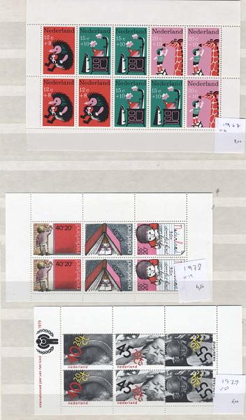 2676.jpg -     Lote:    2676      Lotes pelo Correio             Descrição:      Bélgica e Holanda.   Classificador com blocos. Lote a ver.        Lote       Valor Base:     &euro; 15,00     Valor Venda:     &euro; 20,00     