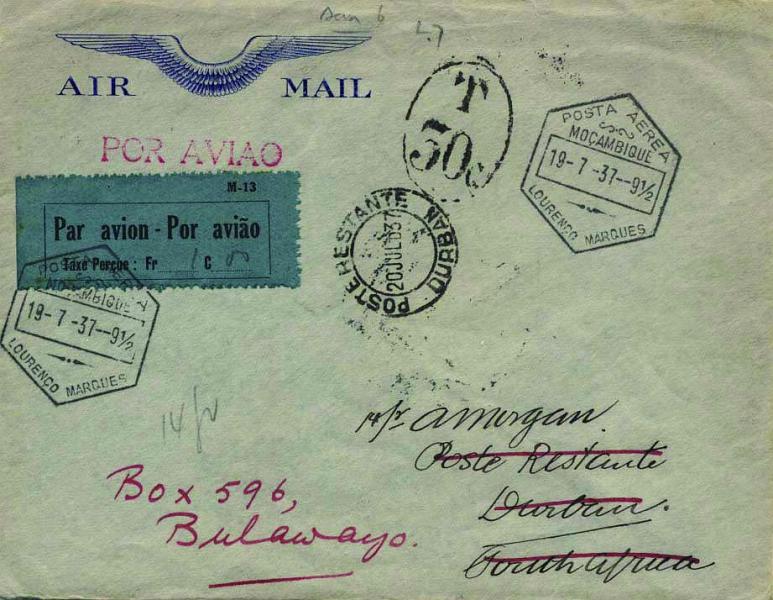 0892.jpg -     Lote:    892            Correio Aéreo       Descrição:         Moçambique. 1.º Voo Lourenço Marques &mdash; Johannesburg pela South African Airways. Mala de correio transportada pelo "Challenger". Sobrescrito circulado de Lourenço Marques (19.07.37) para Durban (20.07.37 e reendereçado para Bulawayo (21.07.37) com etiqueta M-13, CE SCA6 com o porte manuscrito de 1F. Por ter sido endereçado para a Posta Restante, pagou este serviço por selo fixo batido a preto de 30C. MB e R.        Aéreo       Valor Base:     &euro; 50,00     Valor Venda:     &euro; 190,00     