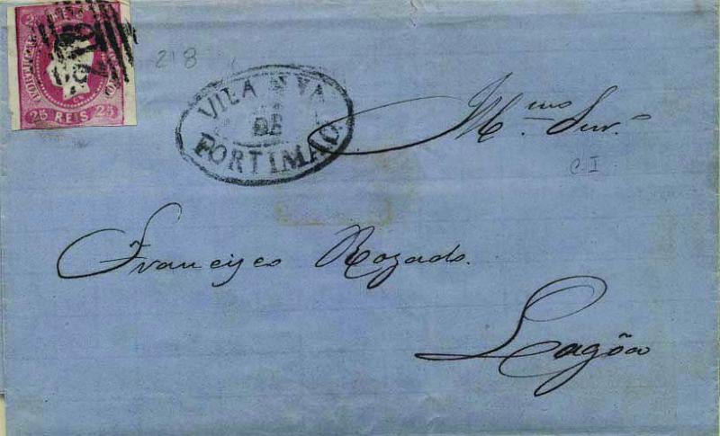 1779.jpg -     Lote:    1779            Portugal       Descrição:         Carimbos nominativos. 1866/67 &mdash; D. Luís I. Fita curva, não denteados. CE22, 25 reis carmim, em carta circulada de Vila Nova de Portimão (07.10.67) para Lagoa. Carimbo numérico da 1.ª reforma "218 &mdash; tipo 4.3.4" e nominativo de dupla oval "VLA NVA / DE / PORTIMÃO" batidos a preto.        Carta       Valor Base:     &euro; 15,00     Valor Venda:     &euro; 36,00     