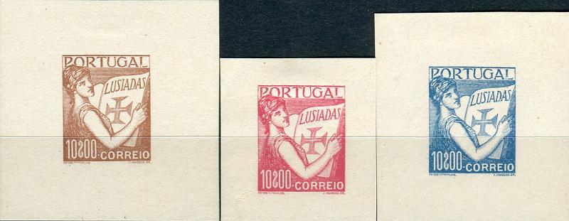 0129.jpg -     Lote:    129      Colecção "Os Lusíadas"             Descrição:         1926 &mdash; Lusíadas. Precursores do tipo "Os Lusíadas". Lote de 3 provas individuais de artista, com largas margens em papel liso nas cores castanha, carmim e azul, todas na taxa de 10$00 (cifrão invertido). Desenho de Pedro Guedes e cunho de Arnaldo Fragoso.        PRV       Valor Base:     &euro; 40,00     Valor Venda:     &euro; 40,00     
