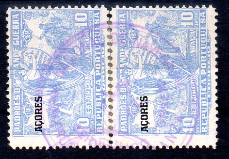 0721.jpg -     Lote:    721      Correio Marítimo      Portugal e Ilhas       Descrição:         Correio marítimo. Marcas dos paquetes portugueses. 1925 &mdash; Imposto postal. Padrões da Grande Guerra. CE11, 10c azul. Par vertical obliterado com carimbo batido a violeta "COMPANHIA NACIONAL DE NAVEGAÇÃO / SERVIÇO CORREIO / PAQUETE QUANZA".        O       Valor Base:     &euro; 10,00     Valor Venda:     &euro; 10,00     