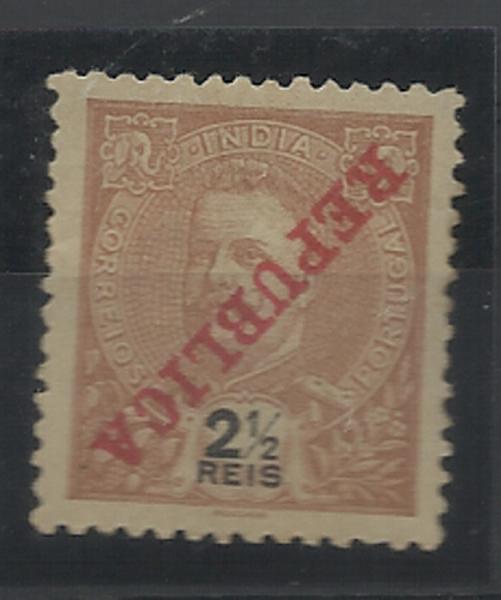 0870.jpg -     Lote:    870            Índia       Descrição:         1911 &mdash; D. Carlos I Tipo Mouchon, com sobrecarga REPUBLICA da Casa da Moeda. CE203, 2 &frac12; eis castanho amarelo. Selo com a sobrecarga invertida.        *       Valor Base:     &euro; 12,00     Valor Venda:     &euro; 16,00     