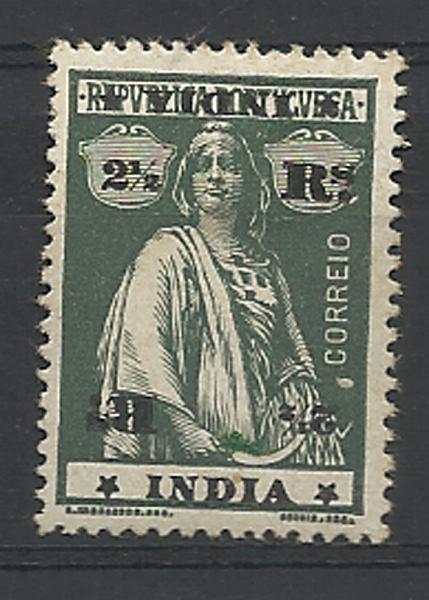 0934.jpg -     Lote:    934            Índia       Descrição:         1914 &mdash; Ceres. CE257, 2 &frac12; reis verde oliva, papel porcelana, denteado 15x14, estrelas II/II. Selo com dupla impressão da taxa e legenda. MB.        **       Valor Base:     &euro; 10,00     Valor Venda:     &euro; 20,00     