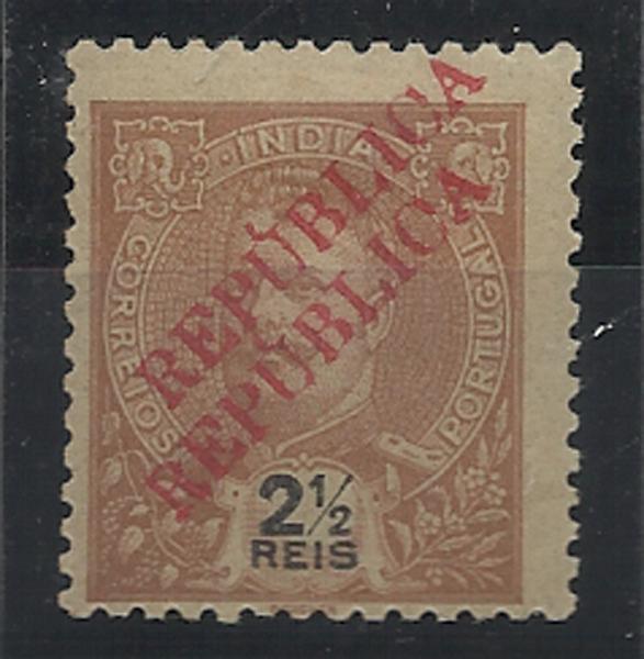 0941.jpg -     Lote:    941            Índia       Descrição:         1914 &mdash; D. Carlos I tipo Mouchon, com sobrecarga REPUBLICA tipografada localmente. CE274, 2 &frac12; reis castanho amarelo sobre papel amarelado. Selo com dupla sobrecarga.        **       Valor Base:     &euro; 12,00     Valor Venda:     &euro; 12,00     