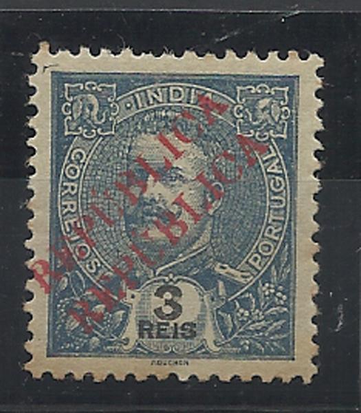 0944.jpg -     Lote:    944            Índia       Descrição:         1914 &mdash; D. Carlos I tipo Mouchon, com sobrecarga REPUBLICA tipografada localmente. Não catalogado, 3 reis azul sobre papel amarelado. Selo com dupla sobrecarga.        **       Valor Base:     &euro; 15,00     Valor Venda:     &euro; 16,00     