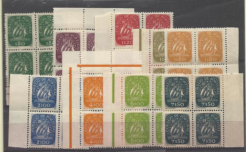 1135.jpg -     Lote:    1135            Portugal       Descrição:         1948/49 &mdash; Caravela. CE696/704. Série completa em quadras, em bordo ou canto de folhas. Valor de catálogo &euro; 3.080,00. MB.        ***       Valor Base:     &euro; 450,00     Valor Venda:     &euro; 450,00     