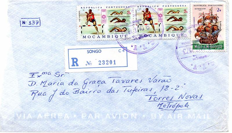 1692.jpg -     Lote:    1692            Moçambique       Descrição:         Carimbos circulares datados de borracha, tipo pequeno. Sobrescrito circulado do Songo para Torres Novas, com selos CE528 (2) e 465. Carimbo batido a violeta "C. T. T. / MOÇAMBIQUE / ESTAÇÃO TELEGRAFO POSTAL / SONGO". B.        Carta       Valor Base:     &euro; 20,00     Valor Venda:     Retirado     