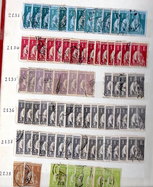 1843.jpg -     Lote:    1843                   Descrição:      Portugal * Ceres.   Classificador com mais de 1.000 selos tipo Ceres de todas as emissões. Selos de primeira escolha com várias taxas interessantes. Lote a ver.        Lote       Valor Base:     &euro; 60,00     Valor Venda:     &euro; 85,00     