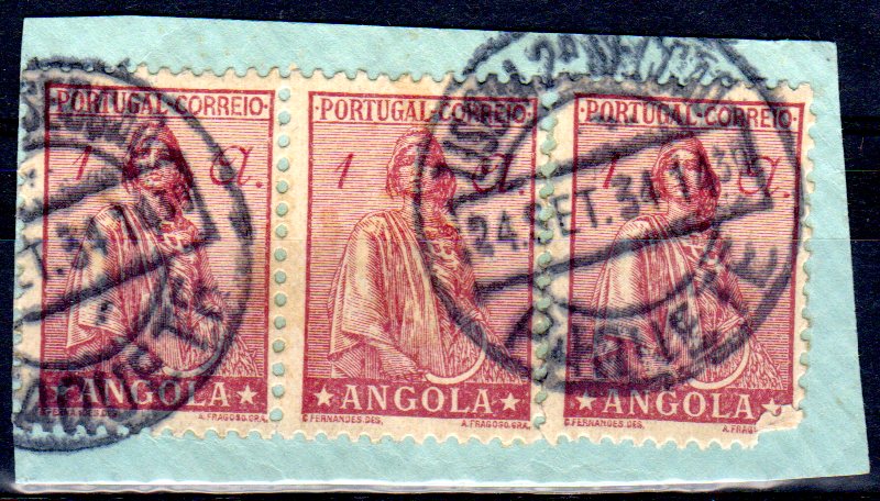 0927.jpg -     Lote:    927      Correio Marítimo       Angola        Descrição:         Correio marítimo. Marcas de denominação de origem. 1932 &mdash; Ceres. CE241, 1Ag. Fragmento com três selos obliterados com carimbo batido a preto "LISBOA &mdash; 2.ª SECÇÃO / PAQUETE".         FRG       Valor Base:     &euro; 15,00     Valor Venda:     Retirado     