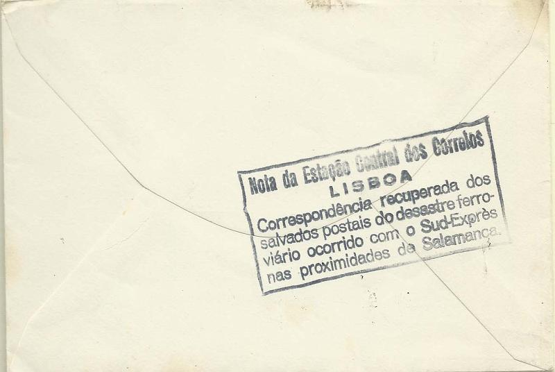 0946.jpg -     Lote:    946      Correio Ferroviário       Portugal        Descrição:         Correio ferroviário acidentado. SUD-EXPRESS em Salamanca. Sobrescrito circulado de Hampstead (13.12.65) para Lisboa, com selo de 2 &frac12; d. No verso, carimbo a azul-escuro, alusivo ao acidente ferroviário nas proximidades de Salamanca. B.         Carta       Valor Base:     &euro; 20,00     Valor Venda:     &euro; 30,00       