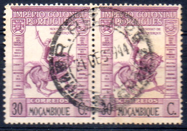 0977.jpg -     Lote:    977      Correio Ferroviário       Moçambique        Descrição:         Correio ferroviário. Marcas. 1938 &mdash; Império Colonial Português. CE294, 30c. Par de selos obliterados com carimbo batido a violeta "R. RLY LTD / VILA PERY". MB e MR.         O       Valor Base:     &euro; 20,00     Valor Venda:     &euro; 110,00       