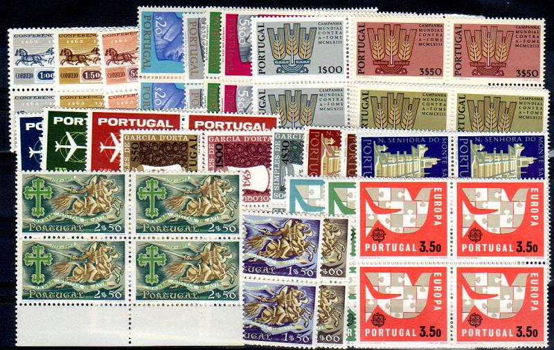 1433.jpg -     Lote:    1433            Portugal        Descrição:         1963/64 &mdash; CE906/927 + CE931/933. Lote composto por 8 séries completas em quadras (excepto selo CE908 em dois pares). Valor de catálogo &euro; 290,00.         ***       Valor Base:     &euro; 30,00     Valor Venda:     &euro; 30,00       