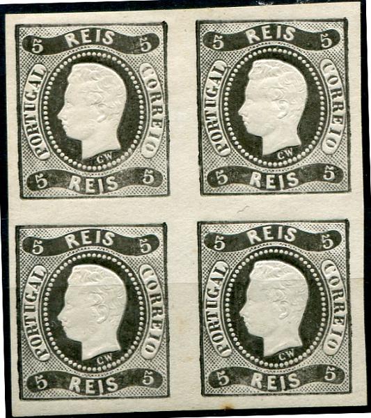 054.jpg -     Lote:    54                   Descrição:         1866/67 &mdash; D. Luís I. Fita curva, não denteados. MF19, 5 reis preto, cunho I. Quadra com boas margens, goma original com sinal de charneira nos dois primeiros selos e sem charneira nos selos inferiores. Ligeiro ponto de óxido no 4.º selo. Certificado de peritagem do NFACP. Valor de catálogo &euro; 1.480,00.         ***/**       Valor Base:     &euro; 250,00     Valor Venda:     &euro;      