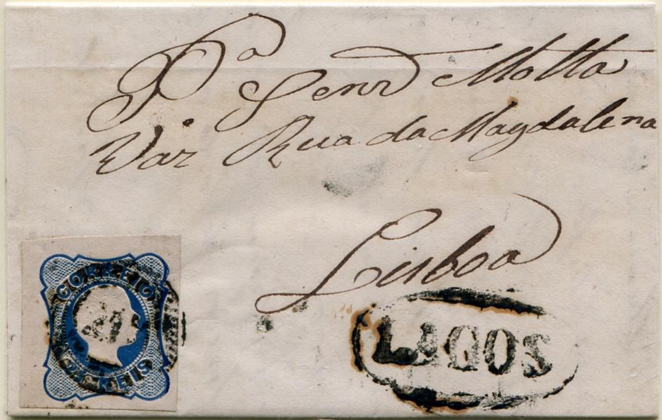 236.jpg -     Lote:    236                   Descrição:         1856/58 &mdash; D. Pedro V. Cabelos anelados. MF11, 25 reis azul escuro, linhas simples, com margens de luxo a normais, em carta circulada de Lagos (13.07.56) para Lisboa (17.07.56), obliterado com carimbo numérico da 1.ª reforma, batido a preto "213 &mdash; LAGOS", tipo 5.10.5 + carimbo nominativo do período pré-adesivo, batido a preto "LAGOS". B.         Carta       Valor Base:     &euro; 40,00     Valor Venda:     &euro;      