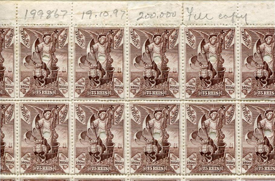 307.jpg -     Lote:    307                   Descrição:         1898 &mdash; 4.º Centenário da Descoberta do Caminho Marítimo para a Índia. Emissão para as Colónias de África. MF 1/8. Série completa em folhas de 100 selos do arquivo da casa impressora (WATRELOW & SONS), com inscrições manuscritas a lápis "199867 / 19.10.97 / 200.000 / File Copy". Estas folhas são as provas de arquivo da primeira tiragem da emissão.         ***       Valor Base:     &euro; 750,00     Valor Venda:     &euro;      