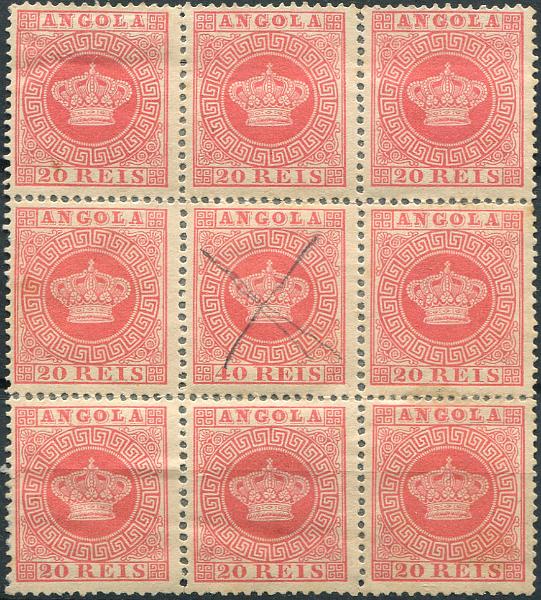 313.jpg -     Lote:    313                   Descrição:         1881/85 &mdash; Coroa. Novas cores. MF11, 20 reis carmim, denteado 12 Ÿ, papel liso médio, tipo II. Bloco com 9 selos (3x3) contendo 8 selos de 20 reis e um selo do cunho de 40 reis, montado na 2.ª linha da 2.ª coluna da folha, que assim foi impresso ligado aos selos de 20 reis. Detetado o erro, inutilizaram-se com dois traços em cruz os selos de 40 reis, aproveitando-se os restantes. Exemplar novo sem goma, com os selos parcialmente colados em folha de papel fino transparente, com algum denteado aberto, sem reparações, com boa cor. Certificado de peritagem de J. Miranda da Mota. MB e MR. Valor de catálogo &euro; 5.000.00.         *       Valor Base:     &euro; 2.000,00     Valor Venda:     &euro;      