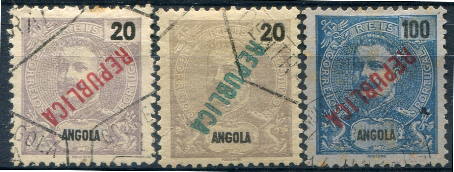 355.jpg -     Lote:    355                   Descrição:         1914 &mdash; D. Carlos I Mouchon, com sobrecarga REPUBLICA tipografada localmente. Lote com 3 selos: MF160, 20 reis violeta com sobrecarga a vermelho (dois dentes curtos) + idem com sobrecarga a verde + MF162, 100 reis azul s/ amarelo com ligeiros pontos de óxido. Exemplares com a sobrecarga INVERTIDA.         O       Valor Base:     &euro; 20,00     Valor Venda:     &euro;      