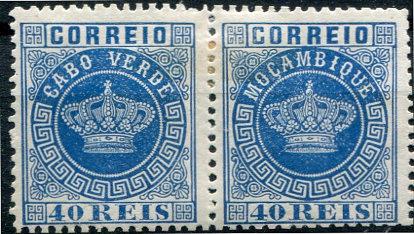 400.jpg -     Lote:    400                   Descrição:         1877 &mdash; Coroa. MF5, 40 reis azul, papel liso médio, denteado 12 Ÿ. Par horizontal com cliché de MOÇAMBIQUE. Na chapa que imprimiu os selos montou-se por engano um cliché de Moçambique na 5.ª linha da 2.ª coluna nas folhas com denteado 12 Ÿ. Exemplar novo com goma original e charneira, assinado no verso, sem reparações, com irregularidades no denteado por corte com tesoura, com leve adelgaçamento, com boa cor. Valor de catálogo &euro;3.000.00.         (*)       Valor Base:     &euro; 600,00     Valor Venda:     &euro;      