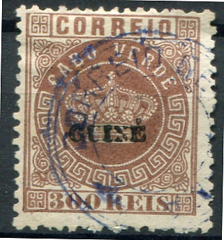 461.jpg -     Lote:    461                   Descrição:         1879/82 &mdash; Coroa. Selos de Cabo Verde, com sobrecarga GUINÉ pequena * Não emitidos. MF9, 300 reis castanho, denteado 12 Ÿ, usado. Exemplar sem reparações, com transparência. Certificado de Portucale Philatelicus. Valor de catálogo &euro; 1.000,00.         O       Valor Base:     &euro; 120,00     Valor Venda:     &euro;      