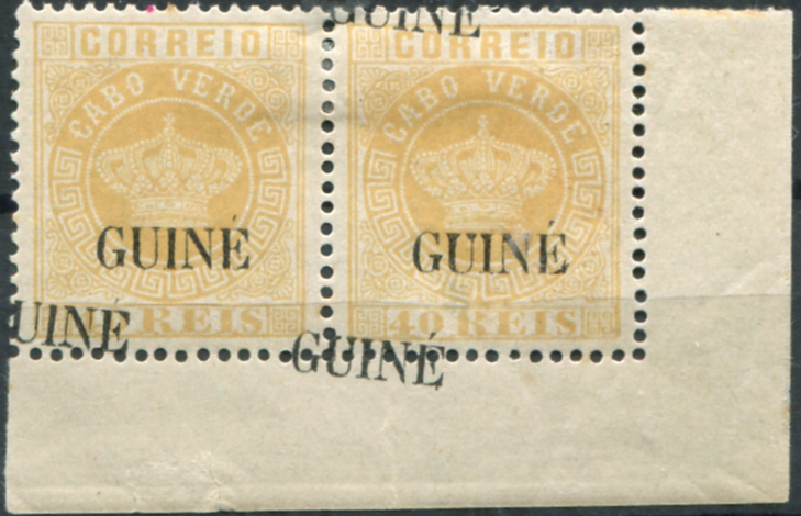 473.jpg -     Lote:    473                   Descrição:         1885 &mdash; Coroa. Selos de Cabo Verde, com sobrecarga "GUINÉ" grande. Novas cores. MF22, 40 reis amarelo, denteado 12 Ÿ, papel liso médio. Par horizontal, canto de folha, sem defeitos nem reparações com DUPLA IMPRESSÃO da sobretaxa. MB e MR. Não catalogada.         **       Valor Base:     &euro; 60,00     Valor Venda:     &euro;      