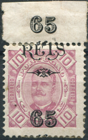 478.jpg -     Lote:    478                   Descrição:         1902 &mdash; D. Carlos I. MF72a, 65 s/ 10 reis violeta vermelho, denteado 11 Ÿ, papel porcelana. Selo bordo de folha com a sobretaxa DESLOCADA. Exemplar com boa cor, sem reparações e alguma sujidade no verso. Valor de catálogo &euro; 80,00.         **       Valor Base:     &euro; 30,00     Valor Venda:     &euro;      