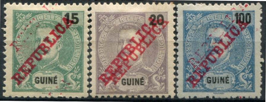 480.jpg -     Lote:    480                   Descrição:         1911 &mdash; D. Carlos I Mouchon, com sobrecarga REPUBLICA da Casa da Moeda. MF101, 102 e 406, 15 reis verde, 20 reis violeta e 100 reis azul s/ azul. Exemplares sem defeitos nem reparações com DUPLA SOBRECARGA". Não catalogados.         **/*       Valor Base:     &euro; 35,00     Valor Venda:     &euro;      