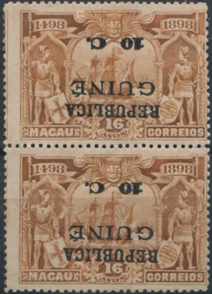 481.jpg -     Lote:    481                   Descrição:         1913 &mdash; 4.º Centenário da Descoberta do Caminho Marítimo para a Índia, com sobrecarga REPUBLICA e sobretaxa, sobre selos de Macau. MF127a, 10C s/ 16 avos castanho amarelo. Par vertical com a sobrecarga e sobretaxa INVERTIDAS. Exemplar sem goma, sem defeitos nem reparações. Valor de catálogo &euro; 140,00.         *       Valor Base:     &euro; 60,00     Valor Venda:     &euro;      