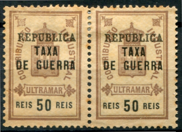 496.jpg -     Lote:    496                   Descrição:         1919 &mdash; Imposto Postal. Estampilha fiscal, com sobrecarga "REPUBLICA" e "TAXA / DE / GUERRA". MF IP2, 50 reis castanho e bistre. Par horizontal. Exemplar sem reparações, com um ponto de óxido, sem goma como emitidos. Valor de catálogo &euro; 340,00.         *       Valor Base:     &euro; 65,00     Valor Venda:     &euro;      