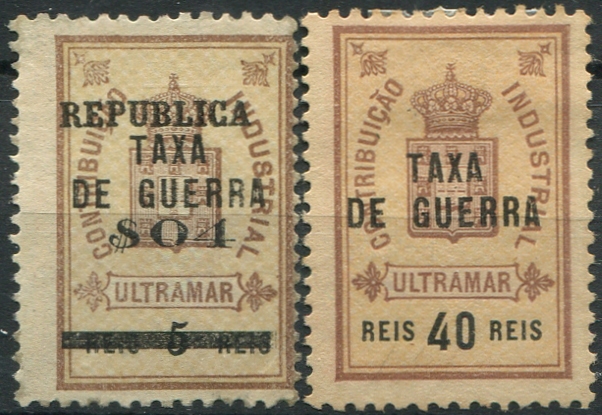 498.jpg -     Lote:    498                   Descrição:         1919 &mdash; Imposto Postal * Estampilha fiscal, com sobrecarga "REPUBLICA" e "TAXA / DE GUERRA", tipografada localmente. Lote com dois selos de 40 reis e $04 s/ 5 reis. Exemplares novos, sem goma como emitidos, sem defeitos nem reparações. Não catalogado pelo Catálogo Mundifil, mas catalogado por Eládio dos Santos. ES174 e ES176.         *       Valor Base:     &euro; 75,00     Valor Venda:     &euro;      