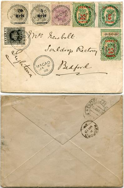 588.jpg -     Lote:    588                   Descrição:         1884/87 &mdash; Coroa + Coroa. Novas cores e valores + Coroa, com sobretaxa + Selos fiscais, com sobretaxa e denteados. Sobrescrito circulado de Macau (06.02.88) para Bedford / Inglaterra (19.03.88), com trânsito por Espanha (15.03.88) com selos de 25 reis violeta, denteado 12 &frac12;, MF18a, 5 reis preto, denteado 13 &frac12;, MF1c, 5 s/ 80 reis, sobretaxa A, denteado 13 &frac12;. MF24, 20 s/ 80 reis, denteado 13 &frac12;, sobretaxa A,  5 reis + 10 reis, MF29 e 39 e 10 s/ 60 reis MF30c perfazendo o porte de 80 reis, para pagar o porte simples para cartas circuladas para países da UPU além Suez, com um peso até 15g. Os selos de 25 reis estiveram á venda na Casa da Moeda, mas nunca chegaram a circular em Macau. Porém muitos comerciantes e filatelistas da época tinham por hábito adquirirem os selos na Casa da Moeda e enviarem para as diversas colónias para os fazerem circular em cartas previamente franquiadas. Este procedimento foi transversal a todas as colónias e Macau não fugiu à regra. Exemplar bem conservado, sem reparações nem defeitos. É conhecida mais uma carta circulado com o selo de 25 reis violeta da 2.ª emissão. Certificado de peritagem de Leilões P. Dias, Lda.         Carta       Valor Base:     &euro; 10.000,00     Valor Venda:     &euro;      