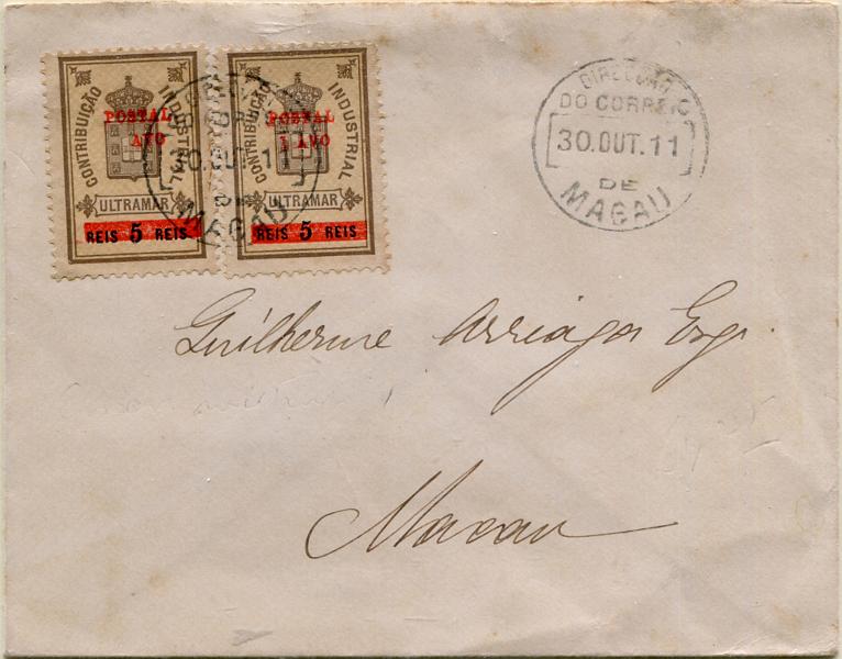 617.jpg -     Lote:    617                   Descrição:         1911 &mdash; Estampilha Fiscal, com sobretaxa. MF144+144b, 1 avo s/ 5 reis, papel liso, denteado 12. Par horizontal em sobrescrito circulado em Macau (30.10.11), com um dos selos sem "1" em vez de "1 AVO". Exemplar bem conservado, sem defeitos ou reparações.          Carta       Valor Base:     &euro; 75,00     Valor Venda:     &euro;      