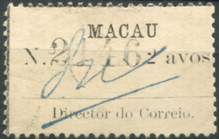 625.jpg -     Lote:    625                   Descrição:         1911 &mdash; Etiqueta. Tipografada localmente, rúbrica a azul e com numeração individual. MF148, 2 avos preto, papel avergoado, denteado 12 de linha. Exemplar sem defeitos nem reparações. Valor de catálogo &euro; 600,00.         *       Valor Base:     &euro; 150,00     Valor Venda:     &euro;      