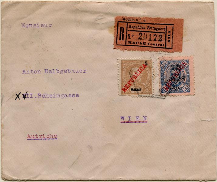 630.jpg -     Lote:    630                   Descrição:         1911/13 &mdash; D. Carlos I Mouchon, com sobrecarga REPUBLICA da Casa da Moeda + D. Carlos I Diogo Neto, com sobretaxa. Selos de 1902 com sobrecarga REPUBLICA tipografada localmente. Sobrescrito circulado registado de Macau  para Viena , com trânsito por Hong Kong (10.10.21) e Londres (17.11.21) com selo de 5 avos castanho amarelo, MF154 e 18 avos s/ 300 reis MF181. Exemplar sem defeitos nem reparações. B e R.         Carta       Valor Base:     &euro; 200,00     Valor Venda:     &euro;      