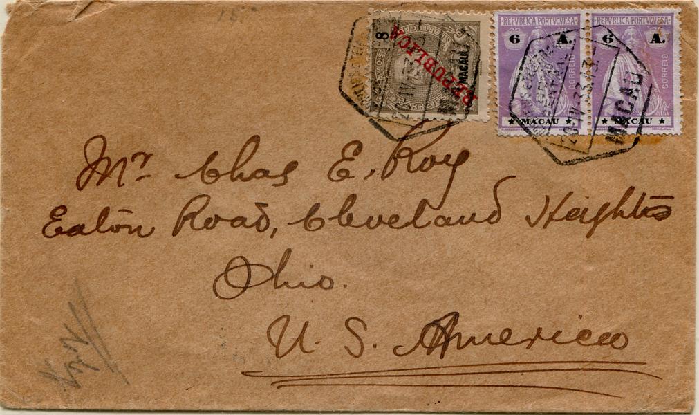 631.jpg -     Lote:    631                   Descrição:         1911/14 &mdash; D. Carlos I, Mouchon, com sobrecarga REPUBLICA da Casa da Moeda + Ceres. Sobrescrito circulado de Macau (20.04.33) para Ohio / EUA, com trânsito por Hong Kong (21.04.33), com selo de 8 avos castanho cinzento MF156 e par de selos de 6 avos violeta, papel porcelana, denteado 15x14, estrelas I/I, MF215. Exemplar sem defeitos nem reparações.         Carta       Valor Base:     &euro; 150,00     Valor Venda:     &euro;      