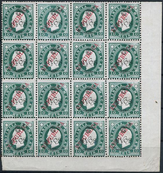 632.jpg -     Lote:    632                   Descrição:         1913 &mdash; D. Luís I, fita direita, com sobretaxa e sobrecarga REPUBLICA tipografada localmente. MF166, 6 avos s/ 10 reis, verde. Bloco com 16 selos, sem goma como emitidos. Exemplar sem defeitos nem reparações. Valor de catálogo &euro; 288,00.         *       Valor Base:     &euro; 40,00     Valor Venda:     &euro;      