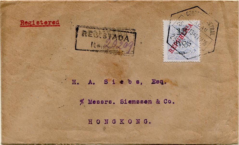 636.jpg -     Lote:    636                   Descrição:         1911/13 &mdash; D. Carlos I, Diogo neto, com sobretaxa. Selos de 1902 com sobrecarga REPUBLICA tipografada localmente. MF178b, 18 avos s/ 50 reis azul claro, papel porcelana, denteado 13 &frac12;, em sobrescrito circulado registado de Macau (22.11.13) para Hong Kong (26.11.13). Exemplar sem defeitos nem reparações.         Carta       Valor Base:     &euro; 150,00     Valor Venda:     &euro;      