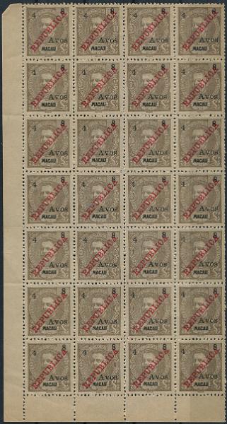 644.jpg -     Lote:    644                   Descrição:         1913 &mdash; D. Carlos I Mouchon, com sobretaxa e sobrecarga REPUBLICA da Casa da Moeda. MF199,4 avos s/ 8 avos, castanho cinzento. Folha completa com 28 selos, sem goma como emitidos. Exemplar sem defeitos nem reparações. Valor de catálogo &euro; 840,00.         *       Valor Base:     &euro; 120,00     Valor Venda:     &euro;      