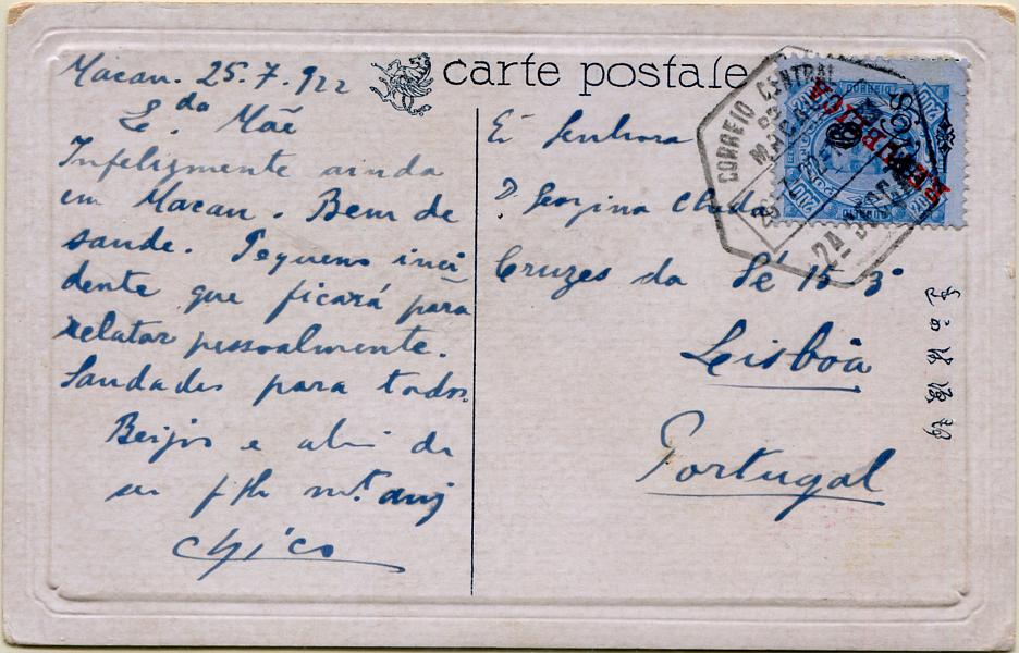653.jpg -     Lote:    653                   Descrição:         1915 &mdash; D. Carlos I, tipo Diogo Neto, com sobretaxa. Selos de 1902 com sobrecarga REPUBLICA da Casa da Moeda. MF233, 6 avos s/ 200 reis, azul s/ azul, papel porcelana, denteado 11 Ÿ, em postal ilustrado circulado de Macau (26.07.22) para Portugal. Exemplar sem defeitos nem reparações.         IC       Valor Base:     &euro; 40,00     Valor Venda:     &euro;      
