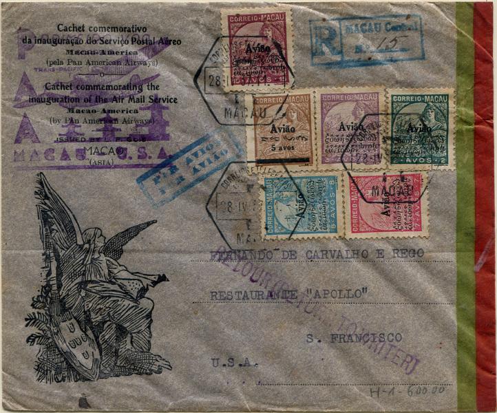 667.jpg -     Lote:    667                   Descrição:         1937 (28.04) &mdash; 1.º Voo Macau para os EUA pela Pan American Airways. Sobrescrito circulado registado de Macau (28.04.37) para S. Francisco (05.05.37) e devolvido ao remetente de S. Francisco (28.04.37) via Seattle (01.06.37) para Macau (26.06.37), com série completa do correio aéreo tipo Padrões com sobretaxa, MF CA1/6 na frente do sobrescrito + duas séries completas (a maioria dos selos em pares) no verso + selos de 6avos, 10 avos e 20 avos tipo Padrões, MF274, 277 e 281. Exemplar sem defeitos nem reparações.         Aéreo       Valor Base:     &euro; 40,00     Valor Venda:     &euro;      